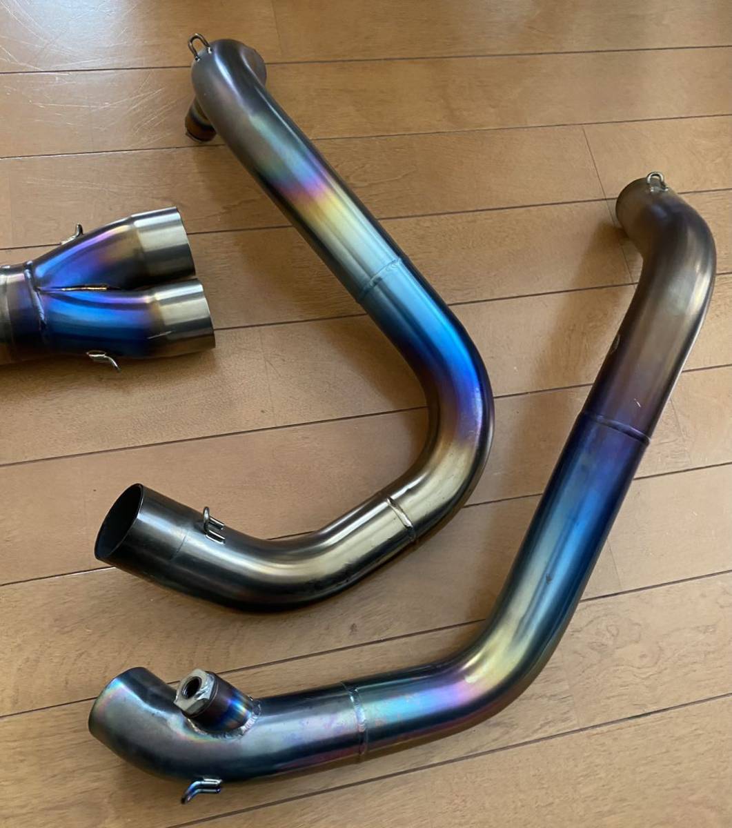 GLEAMING WORKS チタニウム バリトンマフラー 2in1 フルエキゾーストマフラー 07年以降 XL1200 XL883 スポーツスター グリーミンワークス GLEAMING WORKS ひと味違う大人の贅沢にチタンの2in1。バリトンマフラー バリトン |ハーレーパーツ専門店 HDパーツ