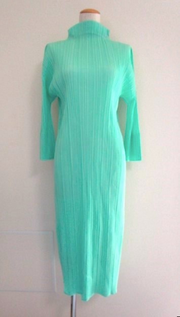 PLEATS PLEASE　プリーツプリーズ グリーン系 ハイネックワンピース サイズ５ 美品 2021年商品 イッセイ ミヤケ 