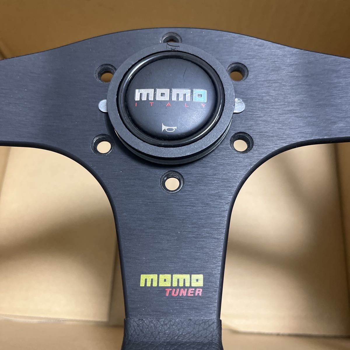 TUNER ブラック 320mm（T-13) MOMO/モモ ステアリング TUNER 