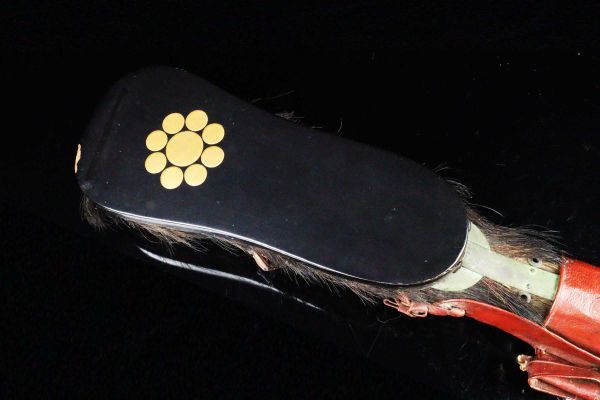 肥後細川家伝来 熊毛付き黒漆塗 朱塗 金蒔絵九曜紋入矢筒 空穂 全長97