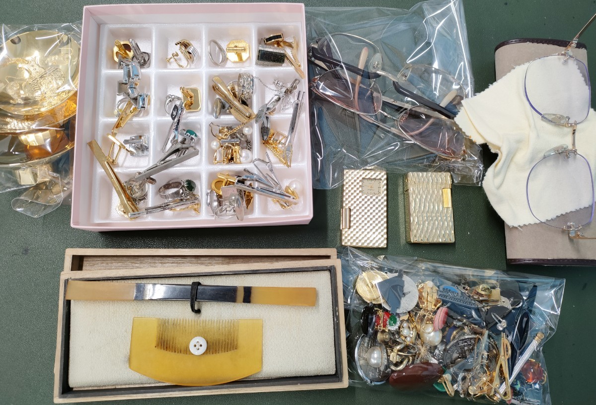 002 遺品整理品 アクセサリー ネクタイピン メガネ ライター 金杯GP 