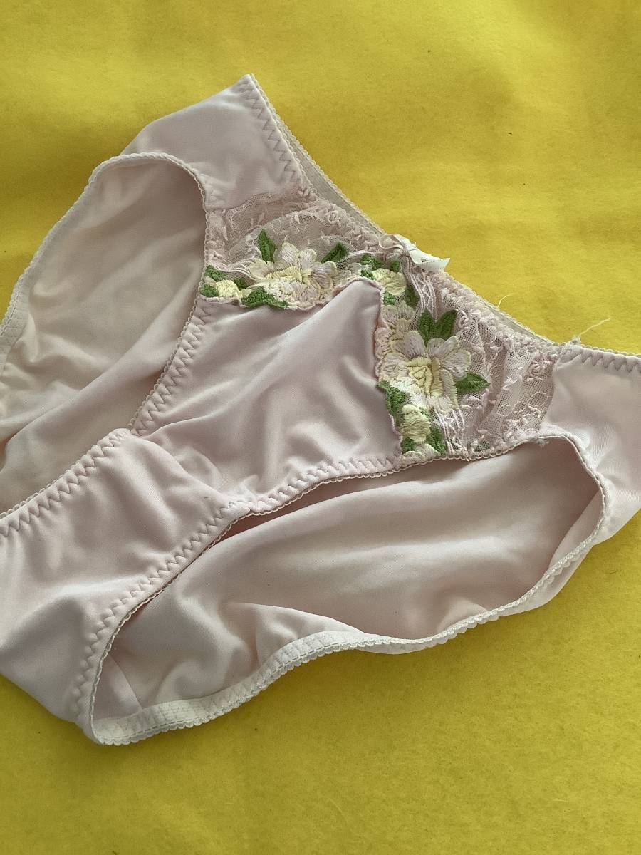未使用　ハイレグ　ピンク　　２０代女の子に　パンティ　未使用