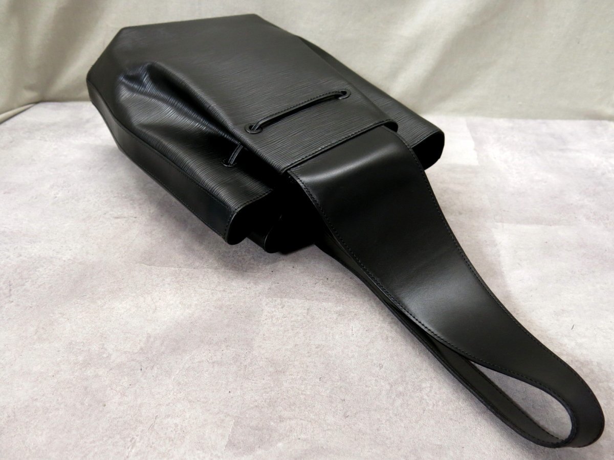 ○超美品○LOUIS VUITTON ルイ・ヴィトン○エピ○サックアド○VI0926 