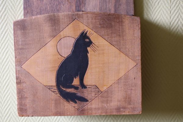 フランス ヴィンテージ 古い木製の壁掛け物入 黒猫の絵柄 美品 【公式 