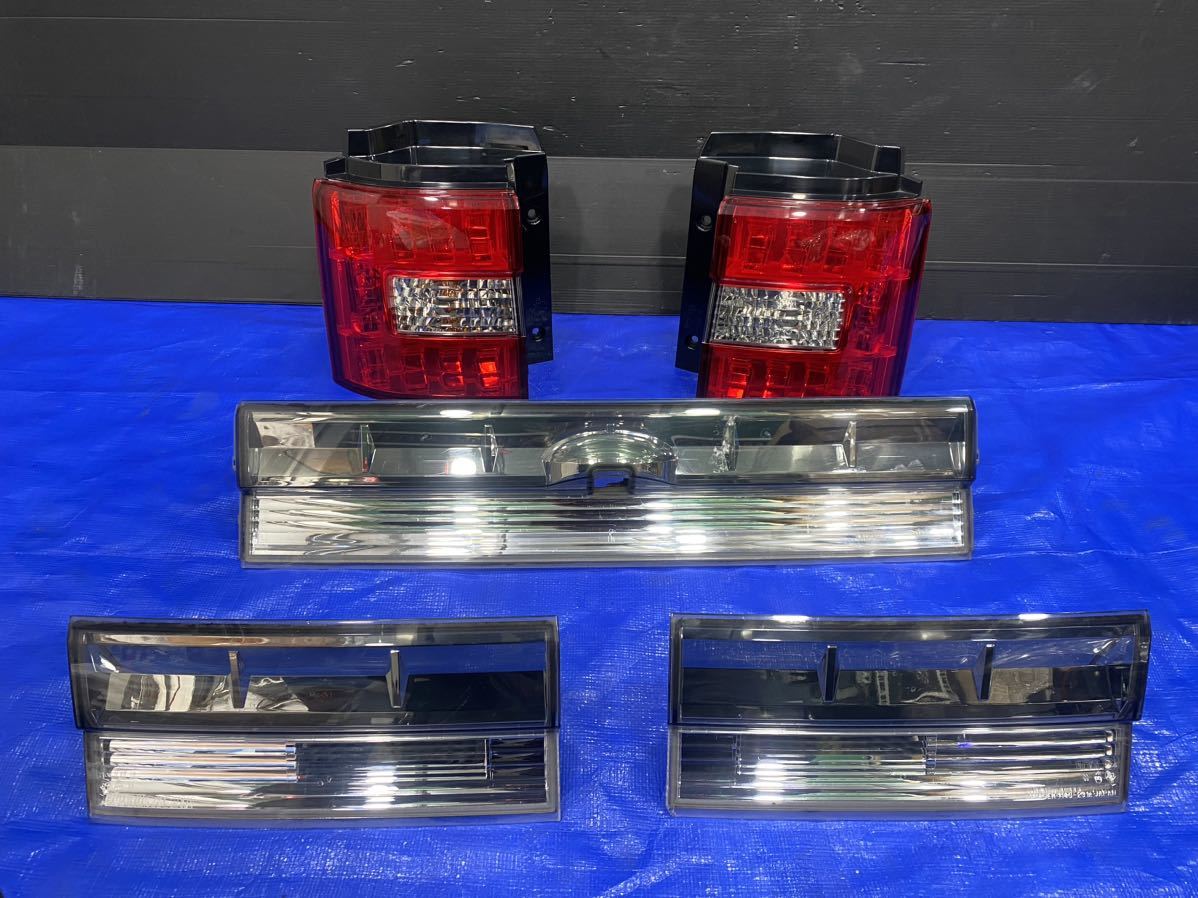 中古三菱デリカD5 CV5W 純正 テールライト テールランプ 左右セット(E-1)