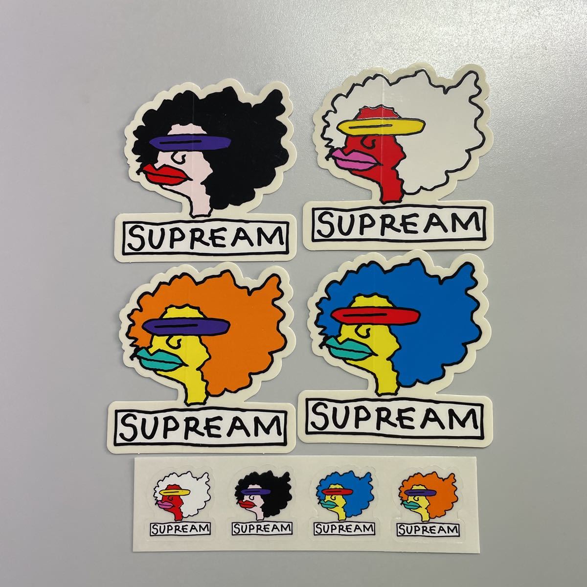 supreme ステッカー　ゴンズ