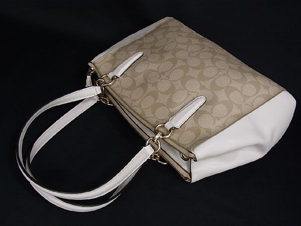 極美品 COACH コーチ ショルダーバッグ シグネチャー キャンバス 極美品 COACH コーチ ショルダーバッグ シグネチャー キャンバス