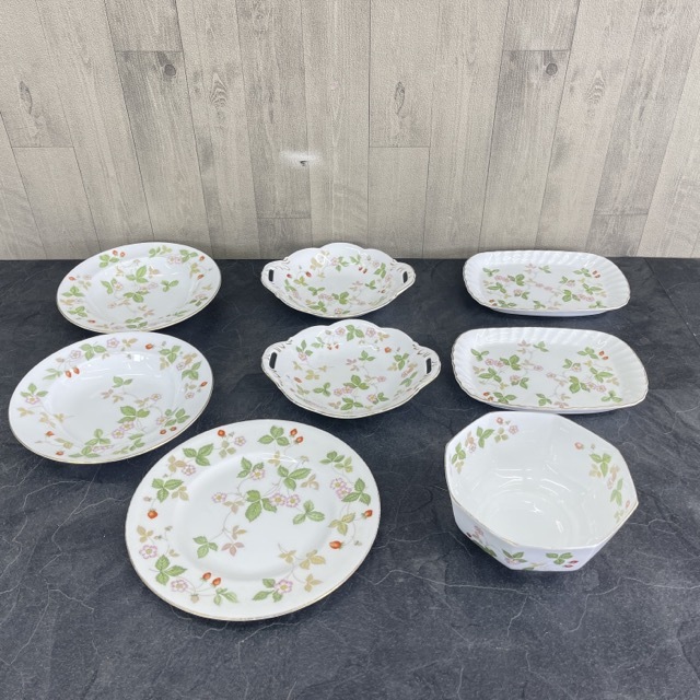 食器セット 【中古】 WEDGWOOD WILD STRAWBERRY プレート トレイ等 お