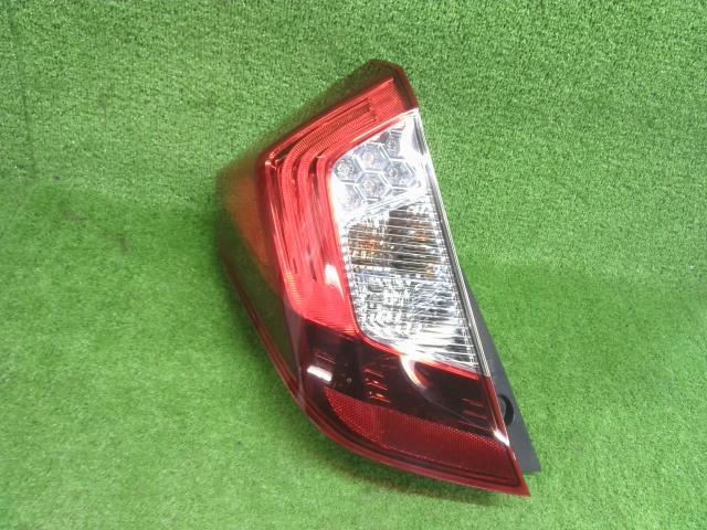 フィット DAA-GP5 左テールランプ ハイブリッド Lパッケージ R81 W1698