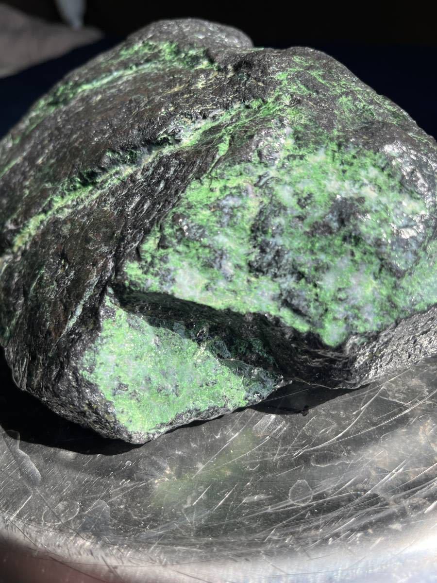 【GWセール中！！】250g越えの超特大ウバロバイト（灰クロム柘榴石）緑の鉱物 超希少 激レア ウバロバイト 灰クロム柘榴石 北海道 日高産 4.7kg GW
