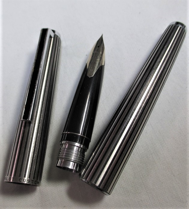 旧タイプ・パイロット万年筆カスタム・蝕刻ストライプ外装/大型18K