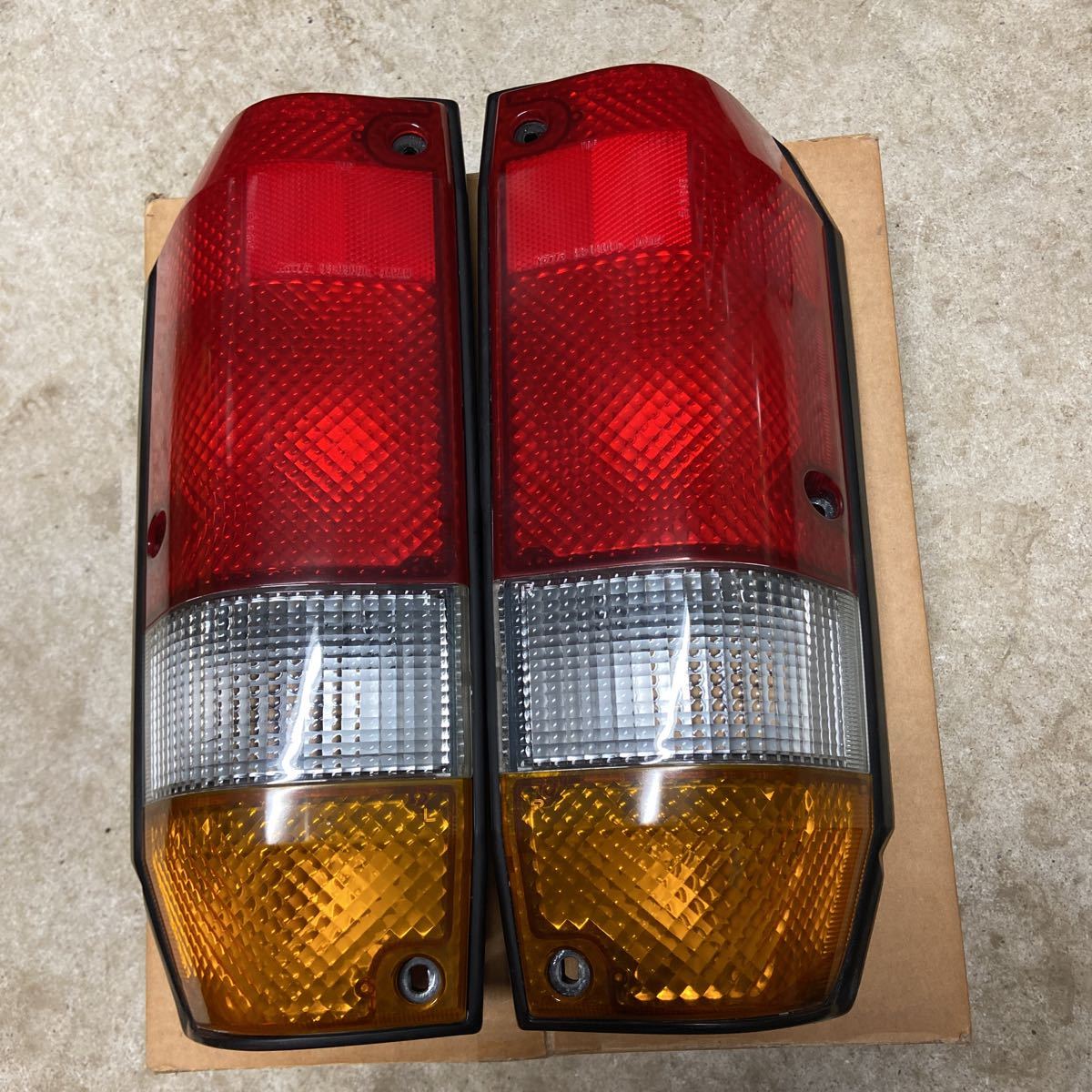 美品/送料無料 トヨタ 純正 ランドクルーザー テールランプ HZJ76 78 