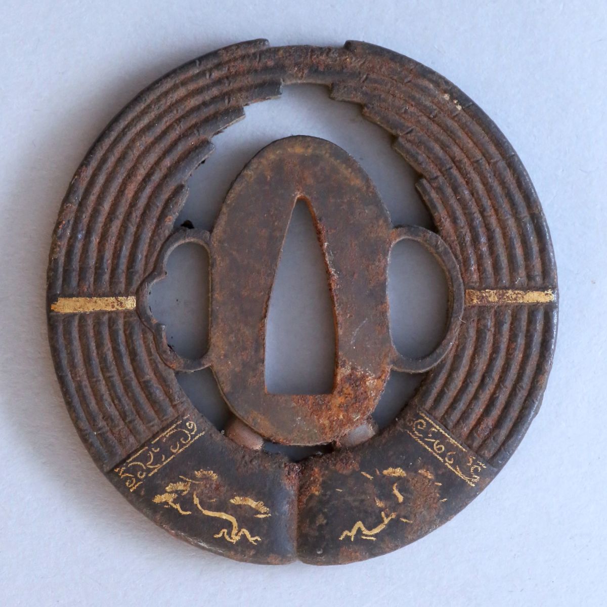 281660]鉄地笙図金象嵌鍔 重量127g◇鐔/刀装具/日本刀/