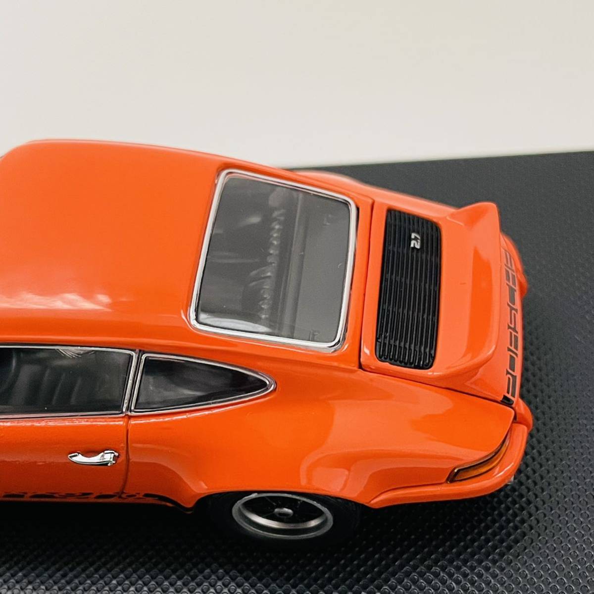 エブロ 1/43 ポルシェ911 カレラ RS '1973 オレンジ／ブラック(乗用車