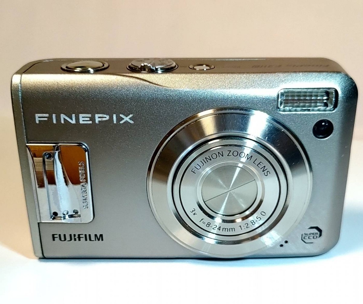 オンラインストア買蔵 FUJIFILM フジフィルム FinePix F31fd オールド