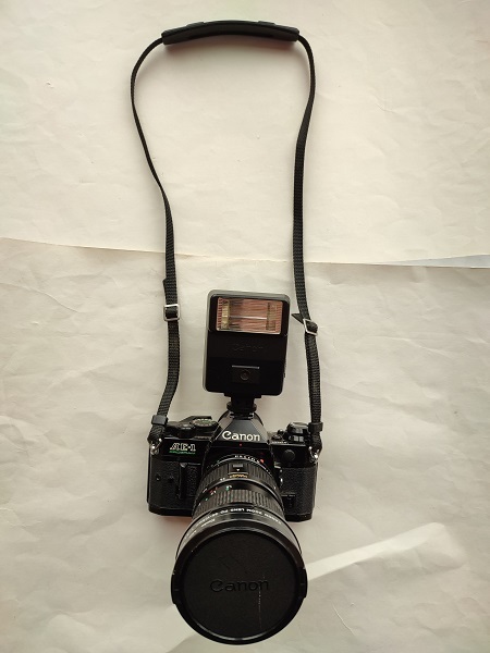 Canon キャノン AE-1 フィルム一眼レフ ズームレンズ　ストロボ　セット　現状品 です。