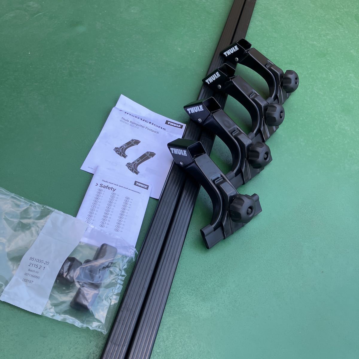 THULE スズキ JB64 ジムニー / JB74 ジムニーシエラ用 ルーフキャリア 