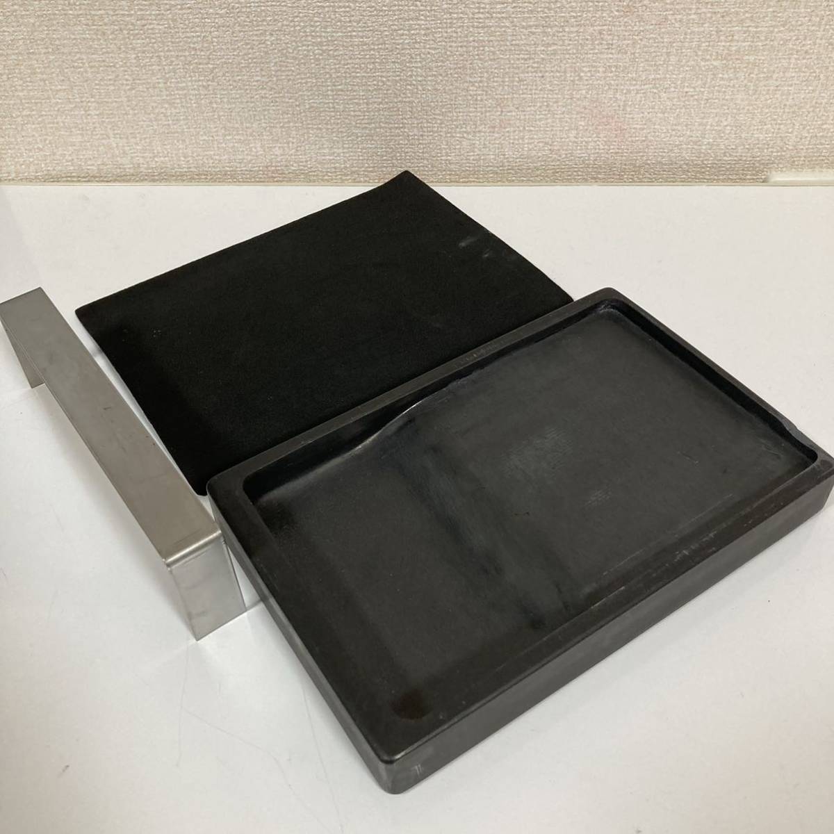 動作品・硯付き】 古梅園 自動墨すり機 らくらく (大産工業 墨磨り機
