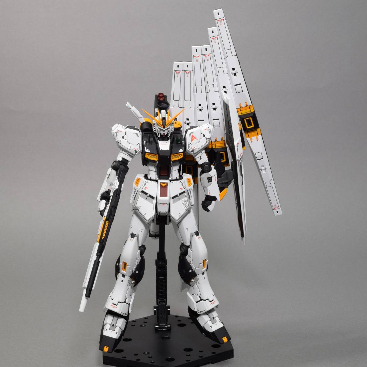 RG ニューガンダム 塗装済完成品 ガンプラ - プラモデル工場 直営 店