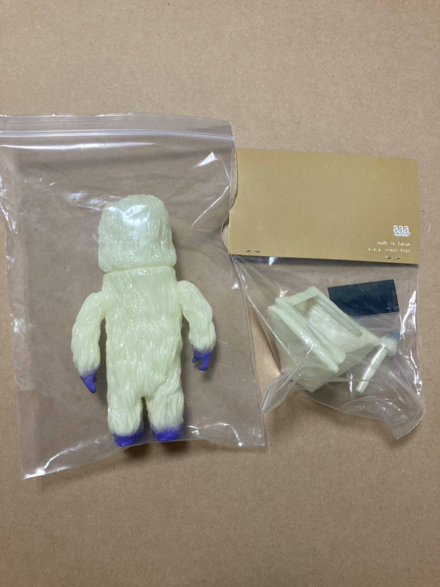 ソフビ aaa vinyl toys ビッグウット izumonster a.a.a. vinyl toys