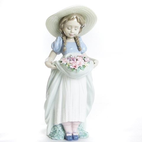 美品 LLADRO リヤドロ たくさん摘めたよ 置物 オブジェ 陶器 置物 おさげの女の子 お花 ホワイト 白 インテリア その他