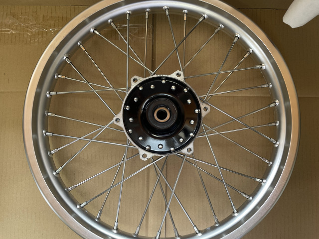 美品】SR400 ファイナルエディション 純正 フロントホイール 美品】SR400 ファイナルエディション 純正 フロントホイール