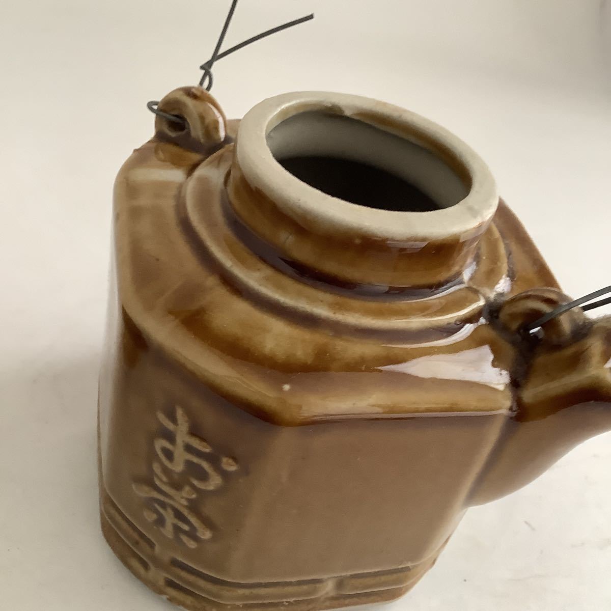 陶器製 - 駅売り緑茶（汽車土瓶、ポリ茶瓶）情報｜ウェブサイト駅弁