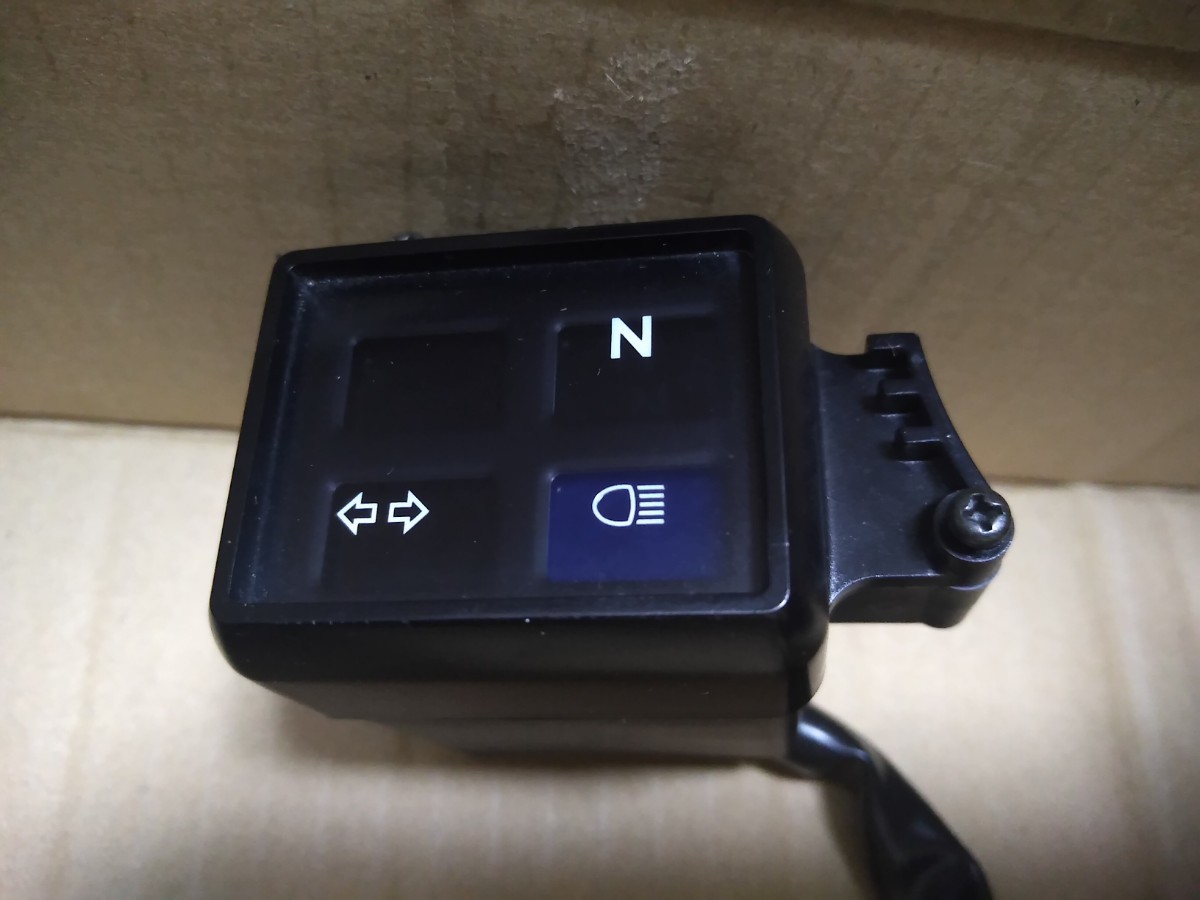 美品 tw225インジケータ （スピードメーター周辺部品） TW225 スピード
