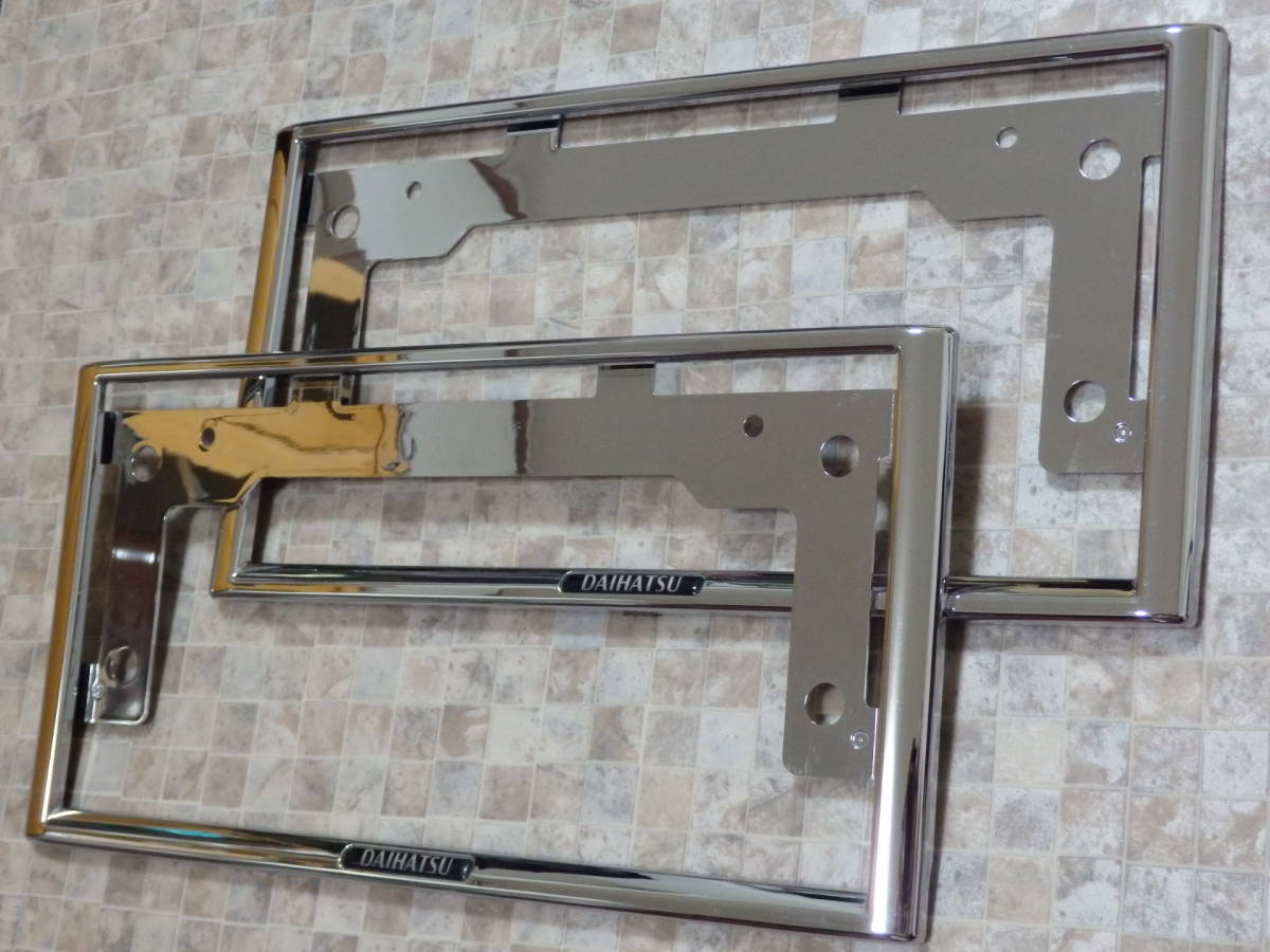 中古美品 ダイハツ純正 オプション メッキ ナンバーフレーム 現行薄型 ２枚セット
