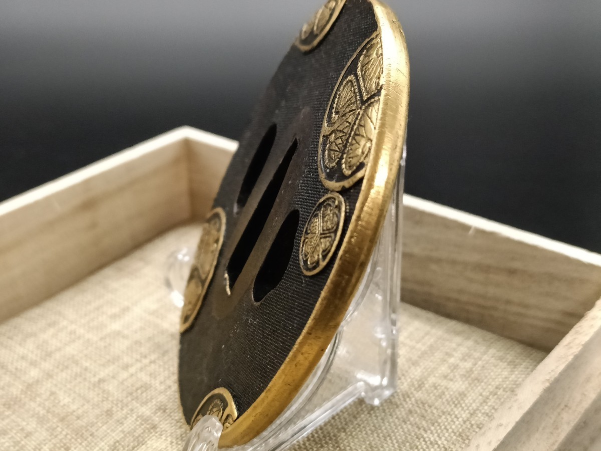 日本刀装具 日本刀装具 刀鍔 家紋の図 三つ葉葵 銅地 細工