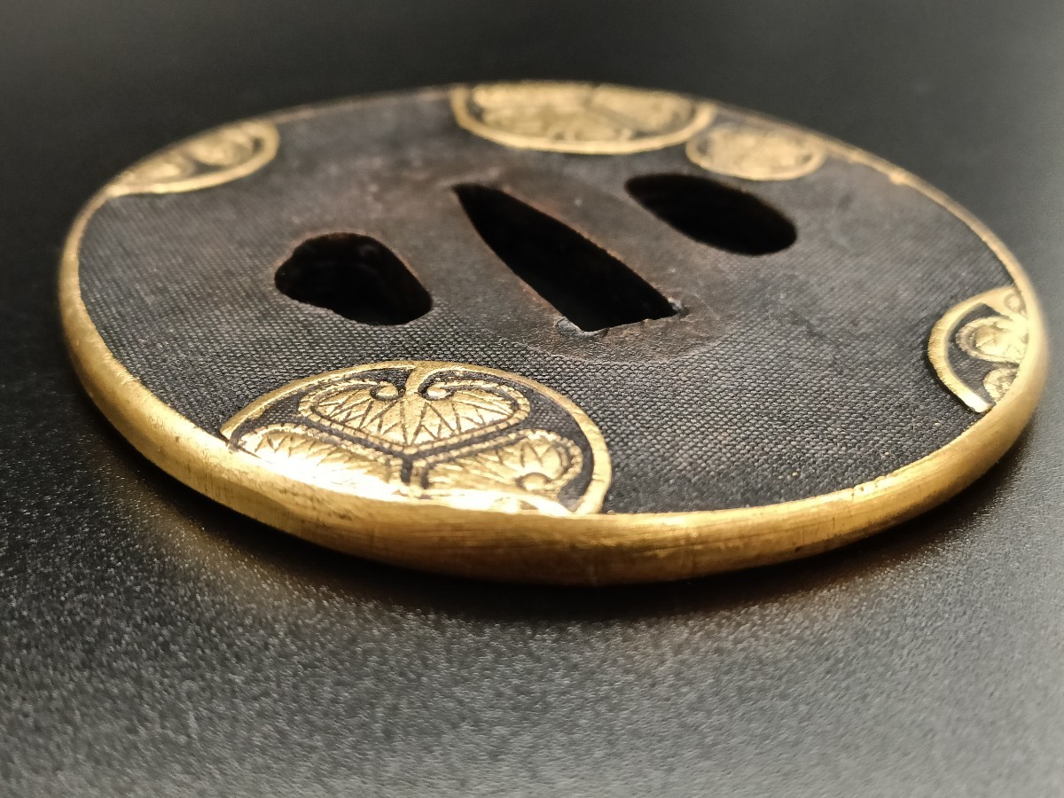 日本刀装具 刀鍔 家紋の図 三つ葉葵 銅地 細工 絵金銀 鍔