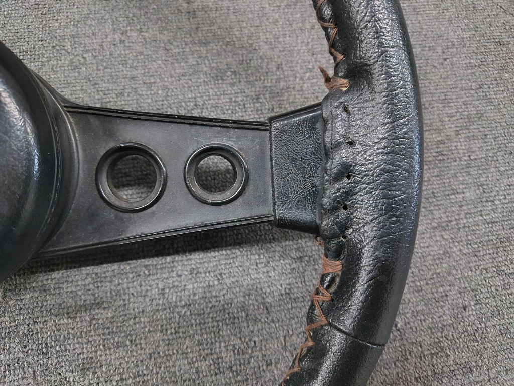 【希少】★スズキジムニー★SJ30純正ステアリング★JA11.JA22★ 正規品】 スズキ純正部品 SJ30 JA71 JA11 ジムニー ステアリング