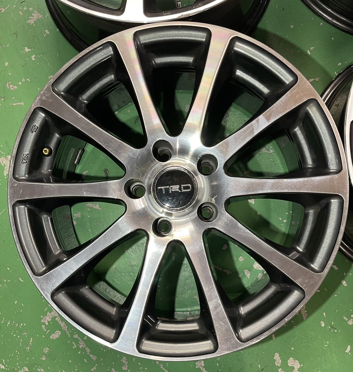 中古 4本 TRD TF4A 17インチ、7J、インセット＋40 