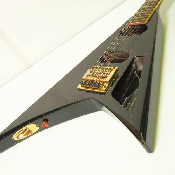 ランディVタイプ エレキギター Jackson Starsケー付き シャーク