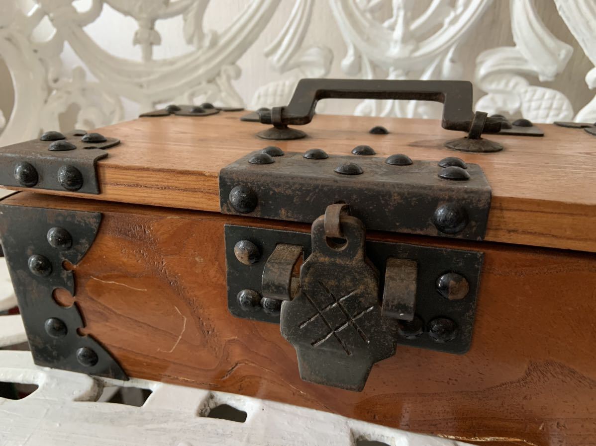 千両箱　小物入れ　古道具　アンティーク　木製　鉄 古民具 千両箱 千両箱 古道具 木製 人気SALE，最新作 鉄 古民具⁄