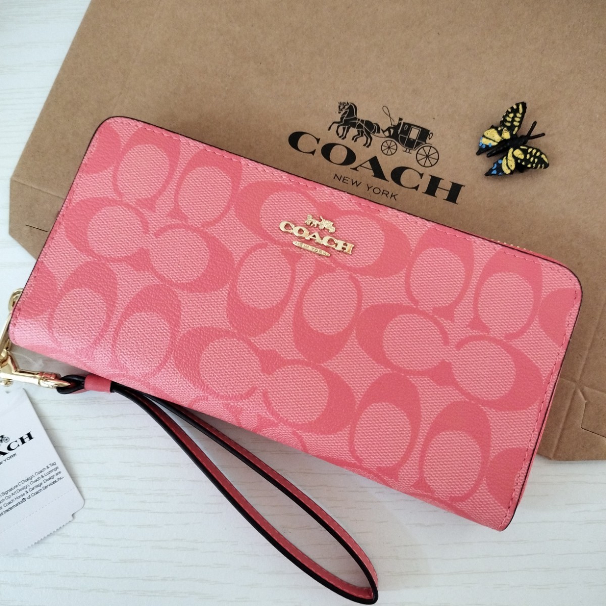 新品 COACH コーチ長財布4452ストラップ付　ピンク　シグネチャー　プレゼントおすすめ