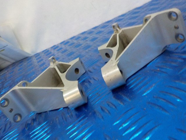 D260○○オーリンズ 倒立フロントフォーク用 キャリパーサポート