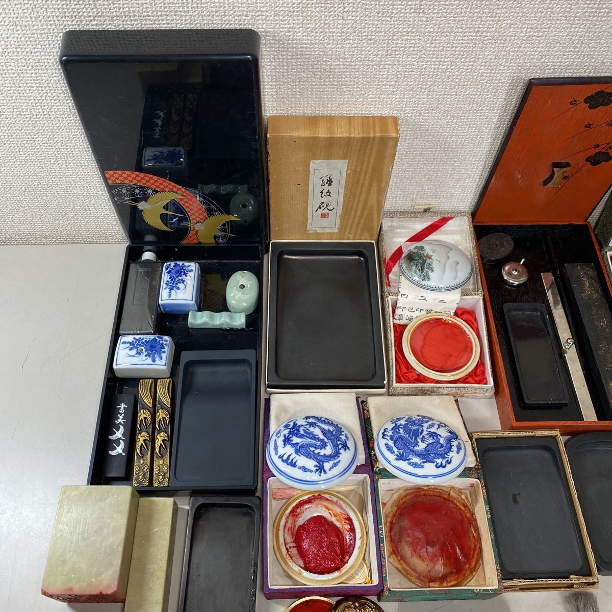 c*☆中古品 書道具 大量セット まとめ売り 硯箱 筆 墨 印材 他 c*☆中古品 書道具 大量セット まとめ売り 硯箱 筆 墨 印材 他
