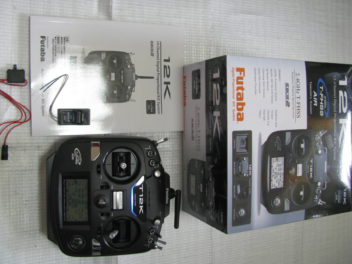 フタバ（Futaba）の送信機： T１２K（2.4GHｚ T-FHSS，S-FHSS）　（ほぼ未使用）