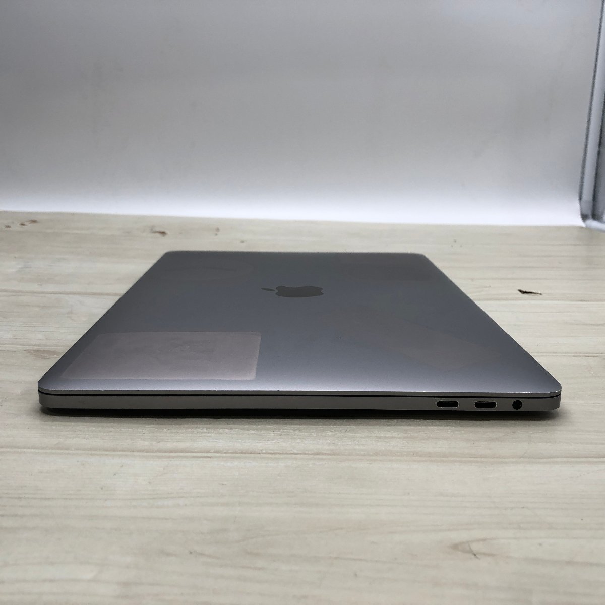 Apple MacBook Pro 13-inch 2017 Four Thunderbolt 3 Ports Core i7 
