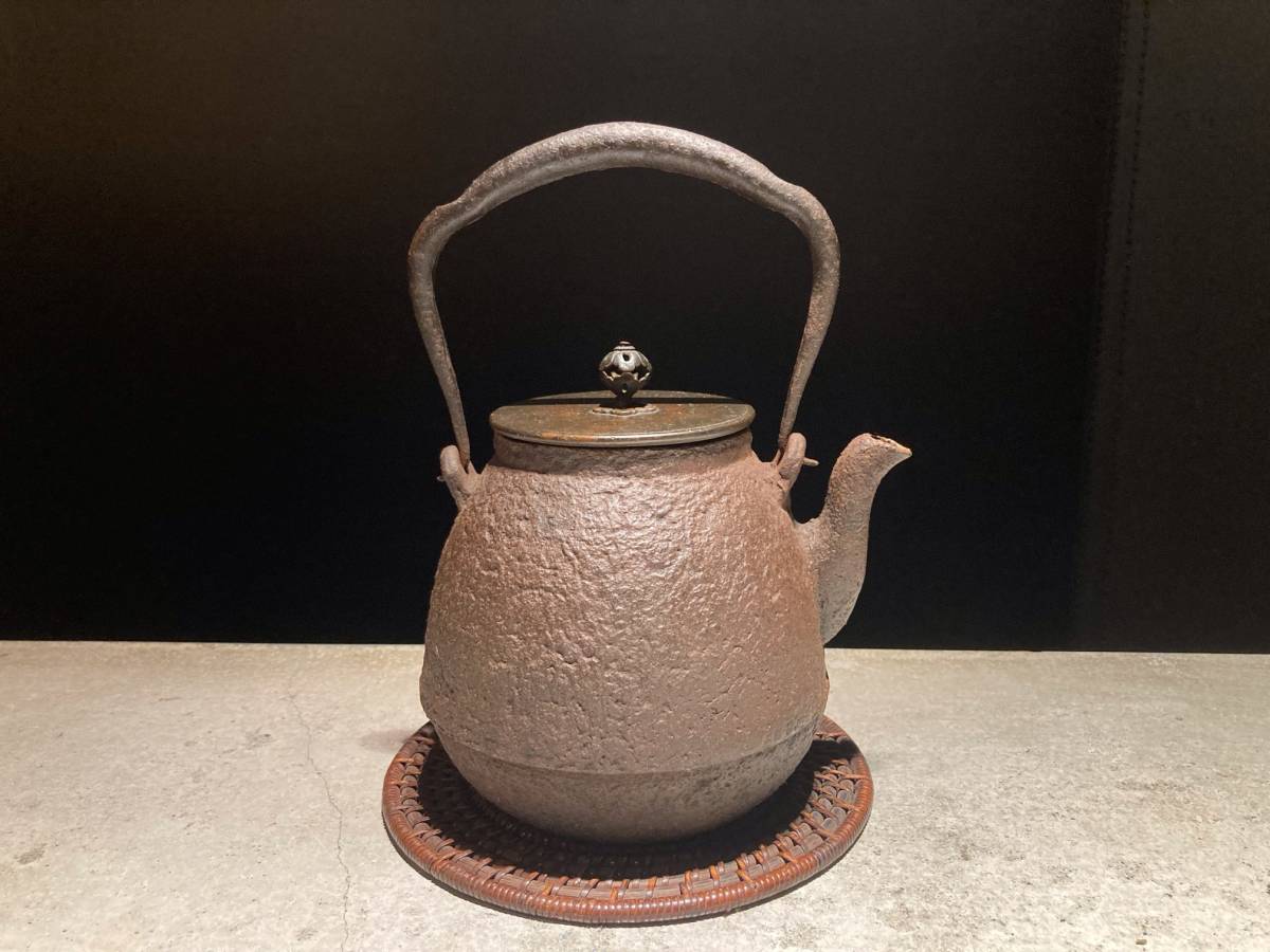 煎茶道具 龍文堂造 銅製蓋 時代鉄瓶 □龍文堂 小さい鉄瓶 700cc 時代