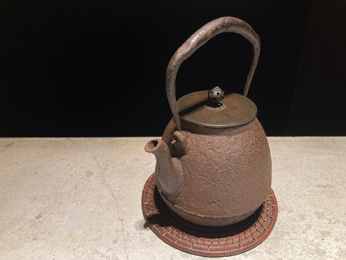 煎茶道具 龍文堂造 銅製蓋 時代鉄瓶 □龍文堂 小さい鉄瓶 700cc 時代