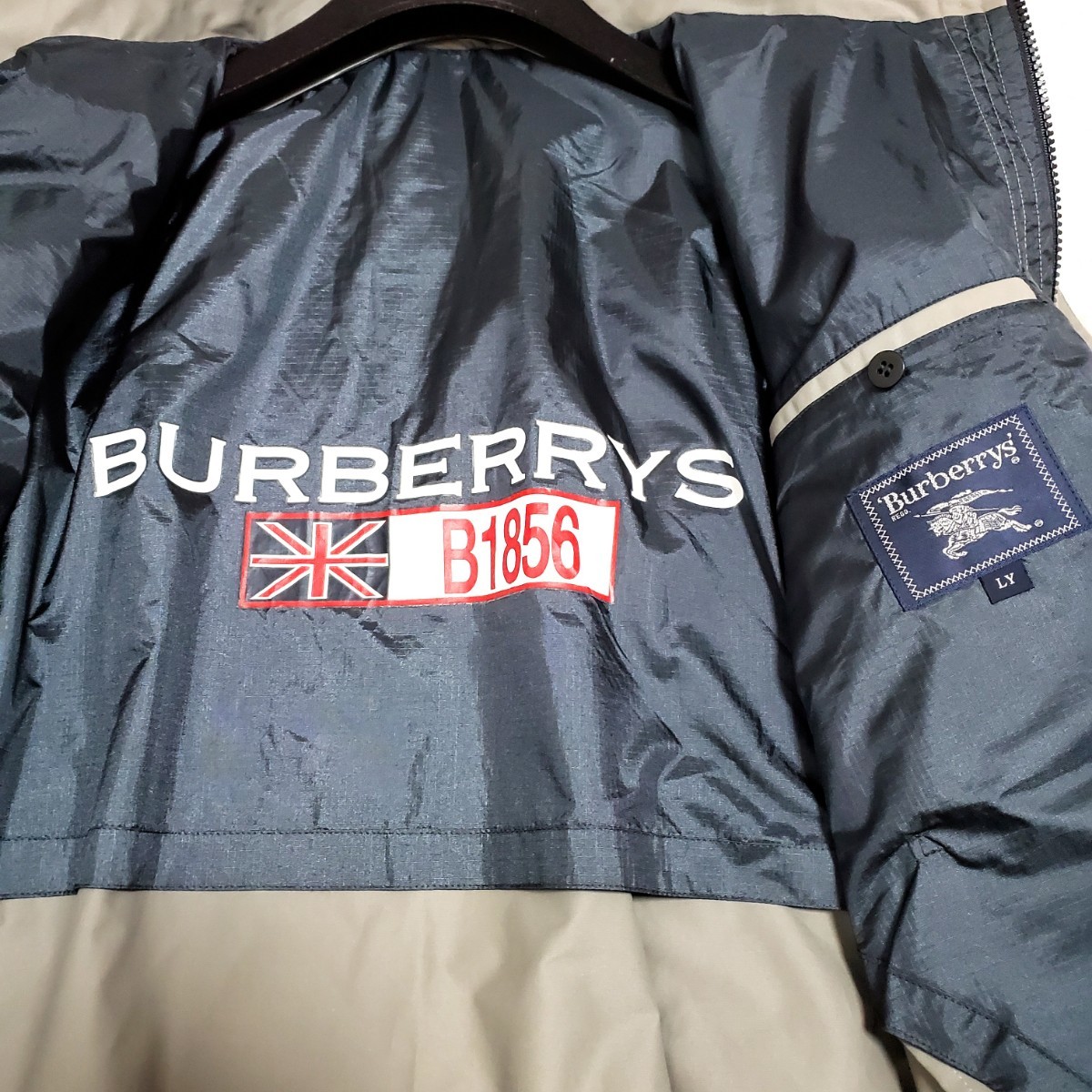 バーバリースポーツ BURBERRYS ナイロンジャケット フード出し入れ可能