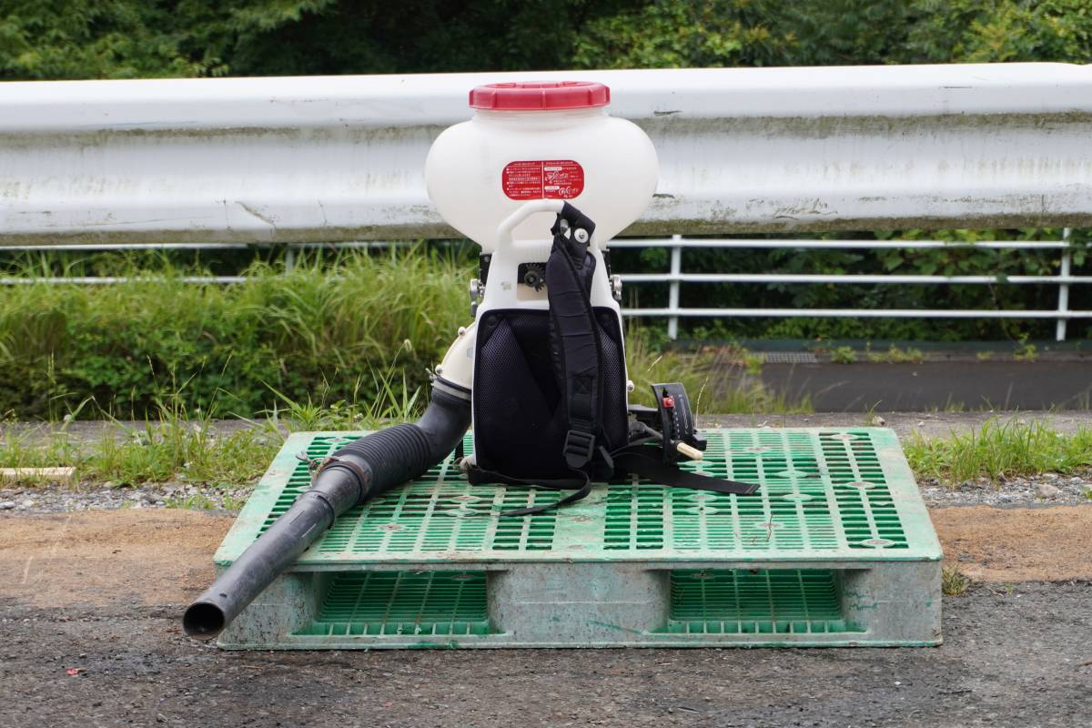 丸山背負動力散布機 MDJ3000 丸山背負動力散布機 MDJ3000