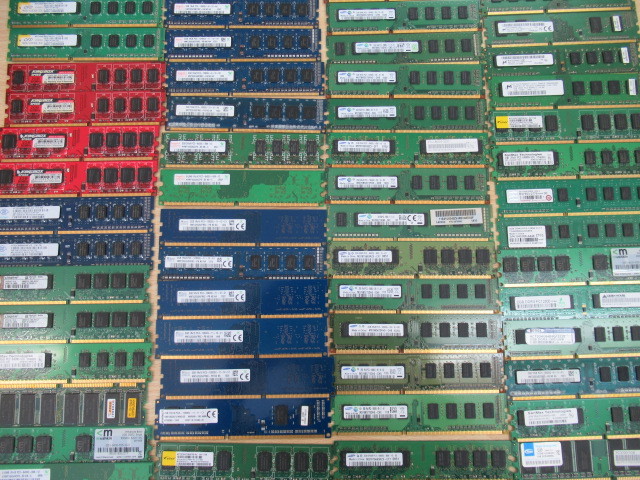 デスクトップパソコン用メモリ　2GB　61枚　まとめ売り　約1048ｇ　2GB以下５枚の合計66枚
