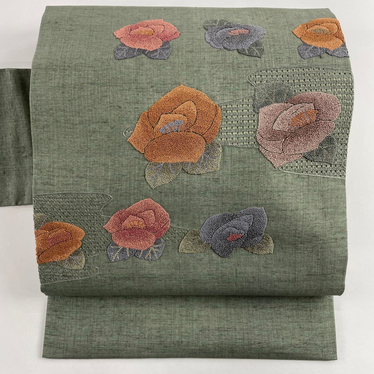 名古屋帯 美品 秀品 紬地 華文 狩猟文 汕頭刺繍 赤 正絹 【中古 