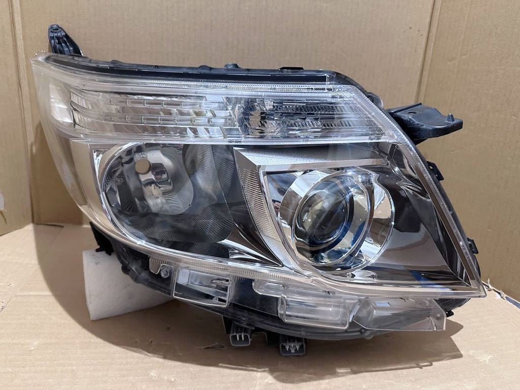 エスクァイア ノア 80系 左LEDヘッドライト 28－227 パーツ トヨタ純正