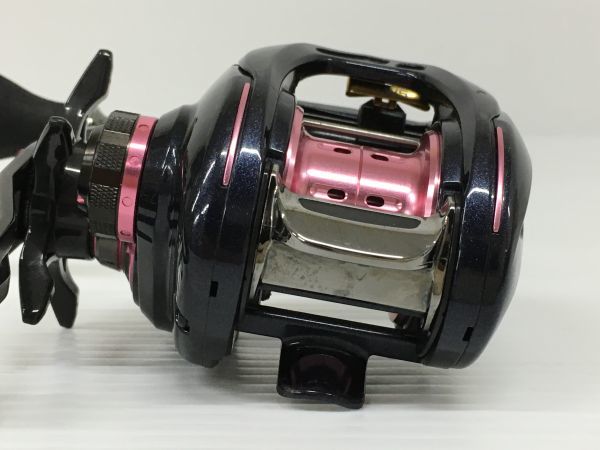 K18-852-0803-124【中古/美品】DAIWA(ダイワ) ジギング用ベイトリール「紅牙 TW 7.3L」左巻き 00613473 リールのみ