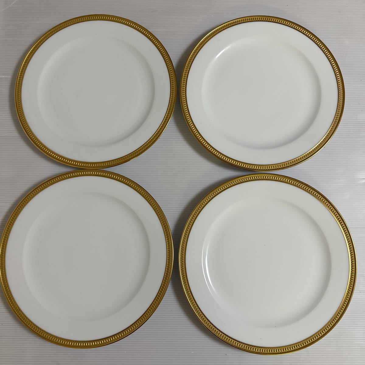 爆買い，人気 OKURA 大倉陶園 白磁金彩 プレート 26cm 4枚 セット 洋食器(大倉陶園)｜売買されたオークション情報、yahooの商品情報をアーカイブ公開 - オークファン 大倉陶園