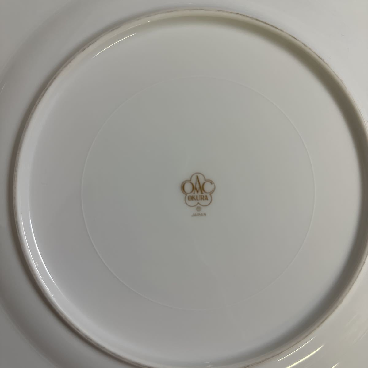 OKURA 大倉陶園 26cm 金彩 K02063大倉陶園 2026年最新Yahoo!オークション オークラ瑠璃片葉金蝕 ディナー 白磁 -大倉陶園 カップ＆ソーサー デミタスカップ＆ソーサー 皇室 784[K]OKURA大倉陶園瑠璃片葉&frasl;金彩&frasl;ベーカー&frasl;プレート&frasl;皿 プレートの中古品・新品 皇室御用達